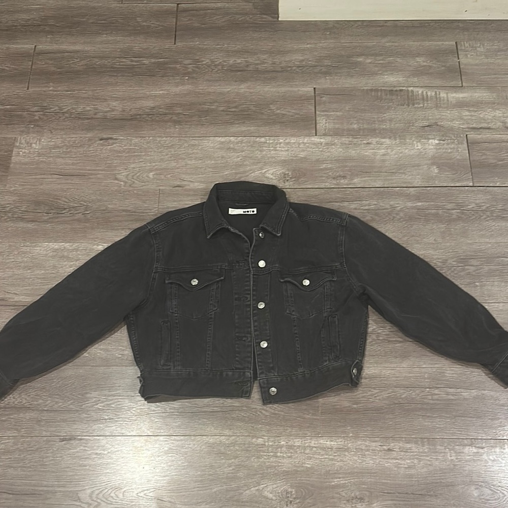 Trendy Black Cropped Jacket